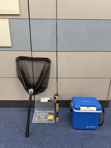 網とクーラーボックス